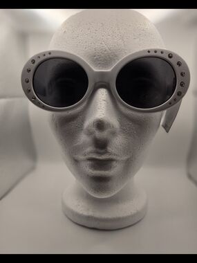 Glance Eyewear White Oval Rhinestone Sunglasses Retro Funky Bold Movie Star Chic